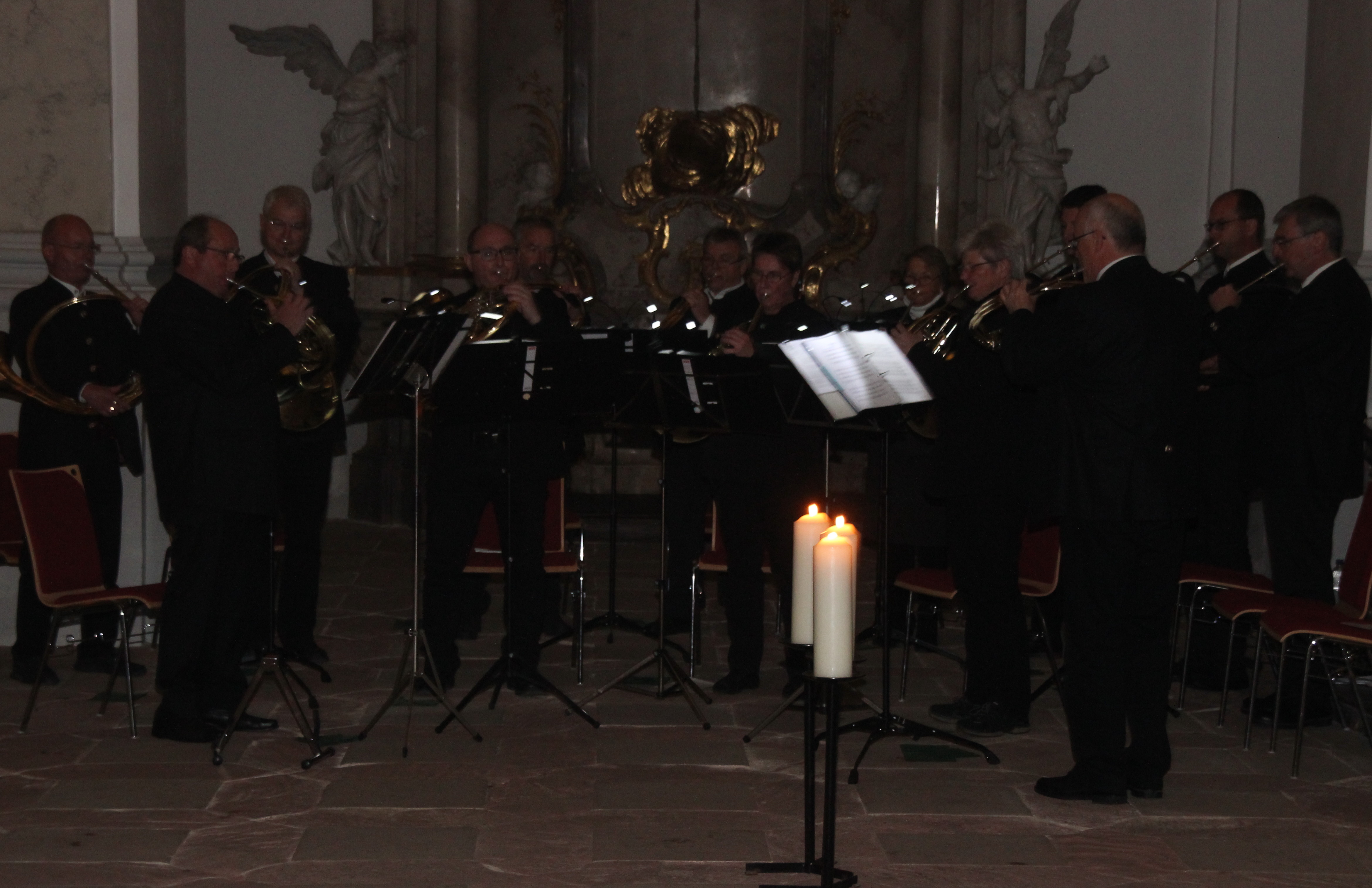 http://www.jagdhorn.org/media/Klosterkirche_Amorbach_2017/Odenwaelder Parforce- und Waldhorn-Ensemble.jpg